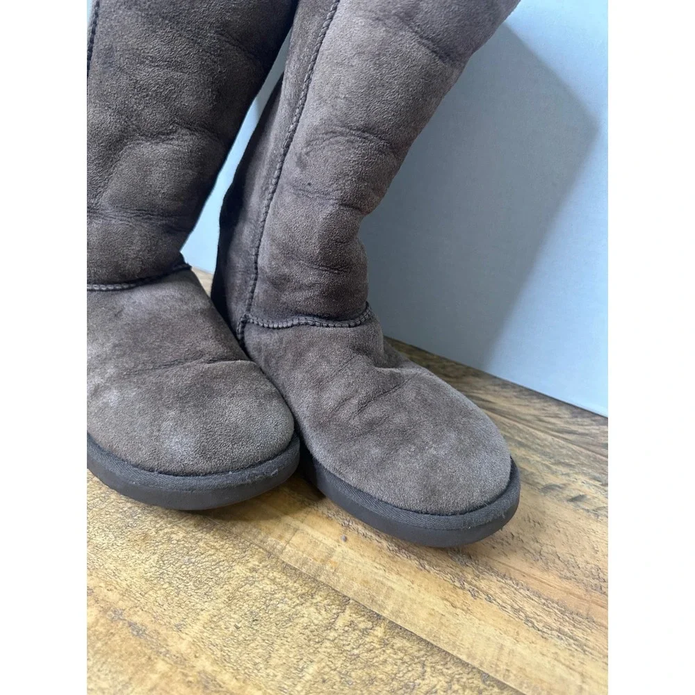 UGG Australia‎ Classic Tall Brown Suede Shearling Boots Chocolate size 7